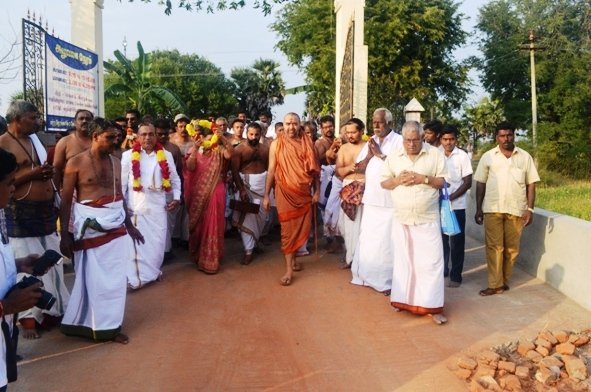 His Holiness visits School