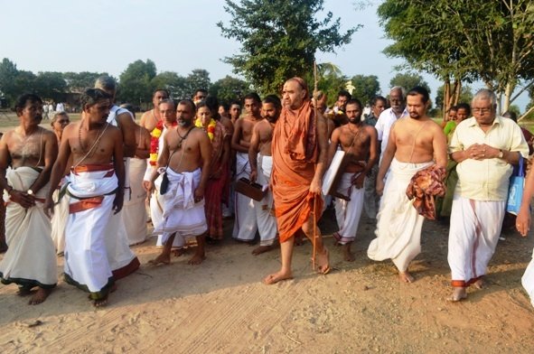 His Holiness visits School