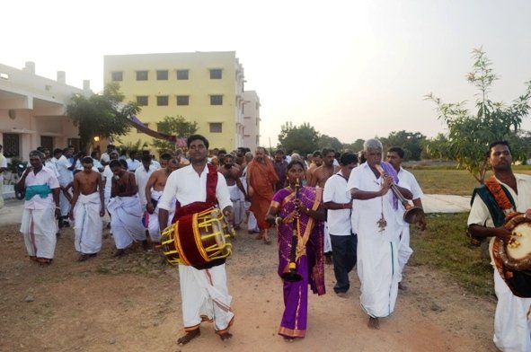 His Holiness visits School