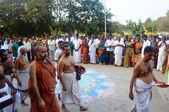His Holiness visits School