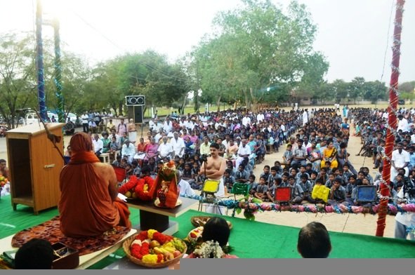 His Holiness visits School