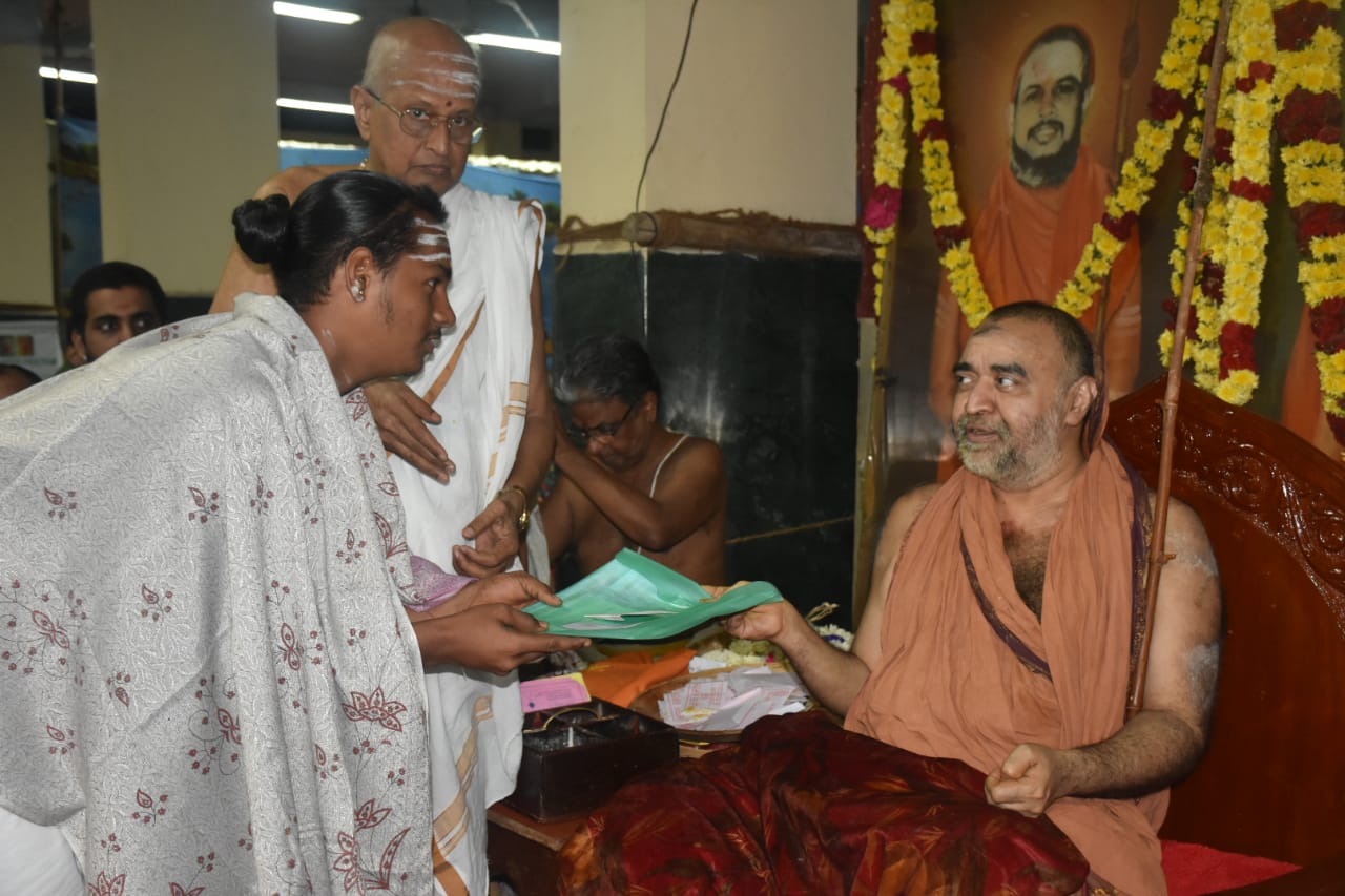 Vijayadashami- Shankaracharya-blessing-Veda-Scholar