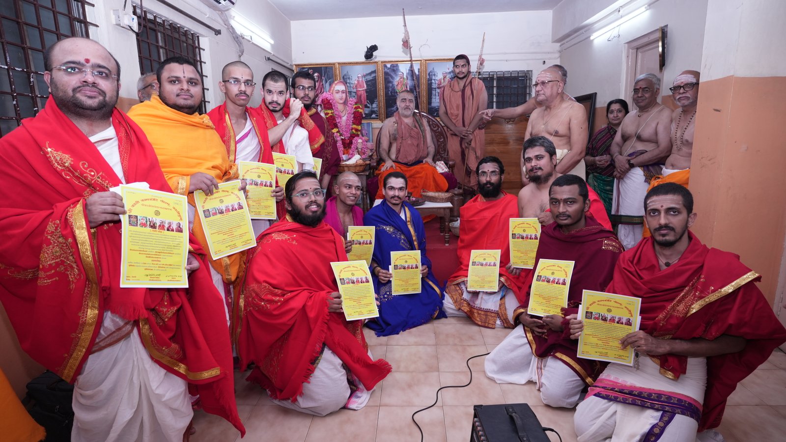 His Holiness blesses Kanchi Veda Vedanta Shastra Sabha-Tenali passouts