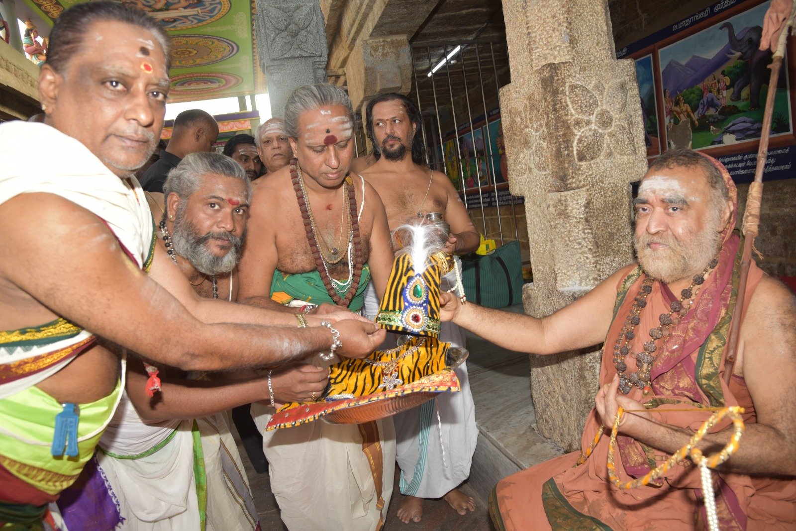 Pujya Shankaracharya Swamigal visits Palani Sri Dandayudapani Swami Temple - visesha pujas offered Pujya Shankaracharya Swamigal visits Palani Sri Dandayudapani Swami Temple - visesha pujas offered