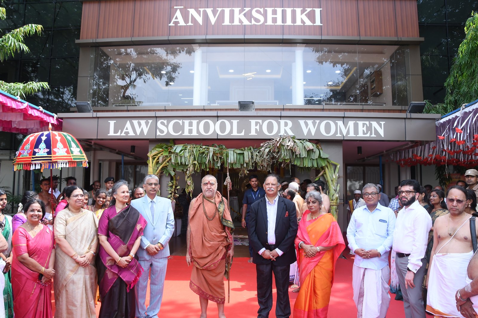Pujya Shankaracharya Swamiji blesses and inaugurates upgraded academic infrastructure at Anvikshiki school of law for women in Kanchipuram