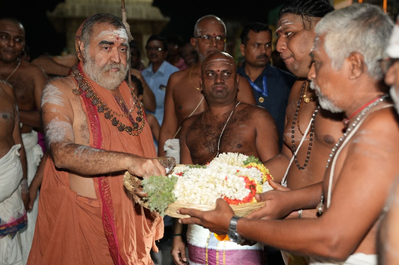 Swarna Rathotsavam of Ekamranatha Swami performed at Kanchipuram Swarna Rathotsavam of Ekamranatha Swami performed at Kanchipuram