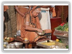 His Holiness performing abhishekam