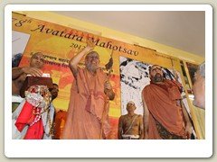His Holiness blessing devotees