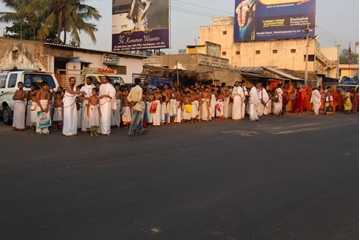 Streets lined with devotees